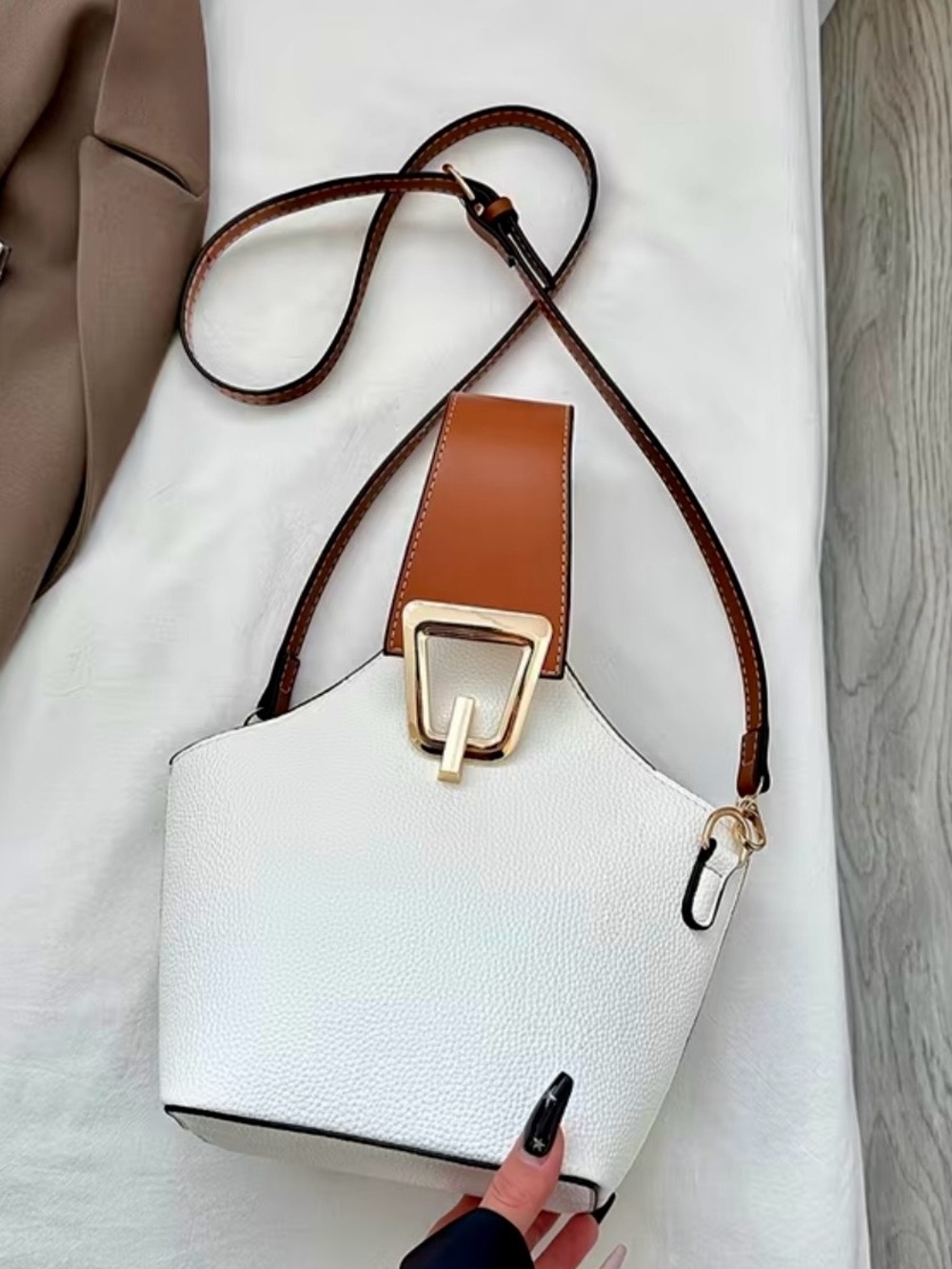 MONACO Bucket Bag - Picture 2 of 6